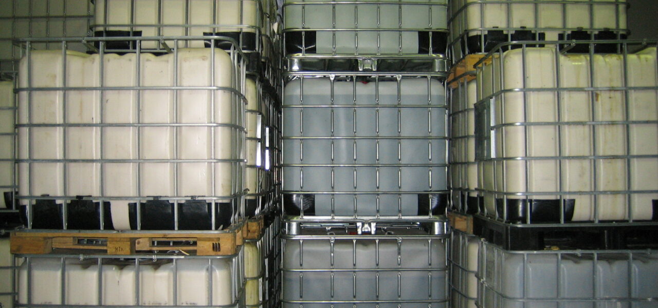 Storage of packed liquids at Kotka warehouse - Hacklin Bulk Boys
