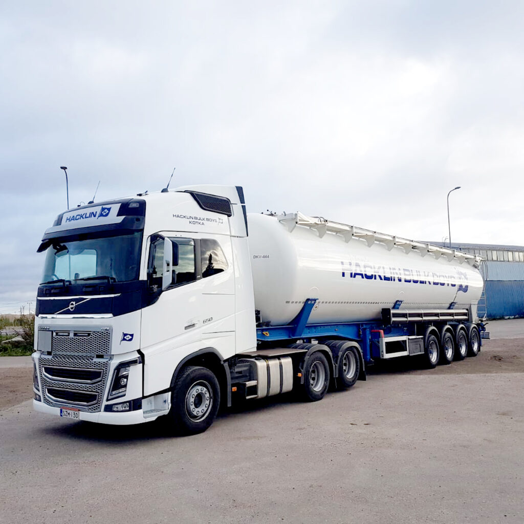 2023 – Hacklin Bulk Boys silo truck 2023-10-04 at 13.45.27